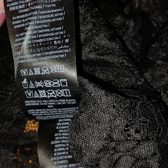 GUESS SHEER LACE LONG SLEEVE CROP TOPSIZE SMALL92% POLYESTER,  8% ELASTANE - Picture 7 of 8